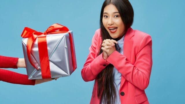 "First come, first served" — Meaning, Context & Examples