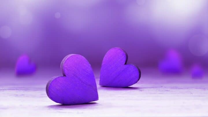 Purple Heart 💜 — Meaning, Context & Examples