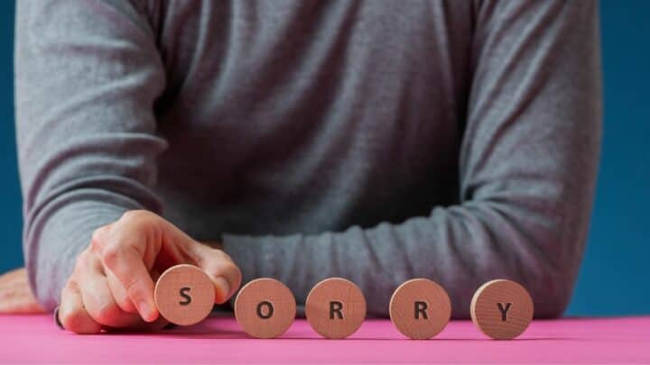 How to Write an Apology Letter for Being Late at Work